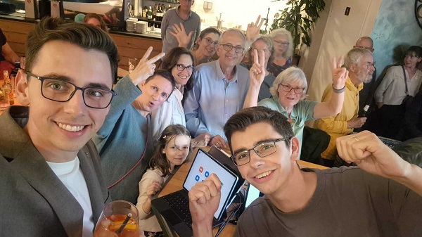 Gruppenfoto von der grünen Wahlparty